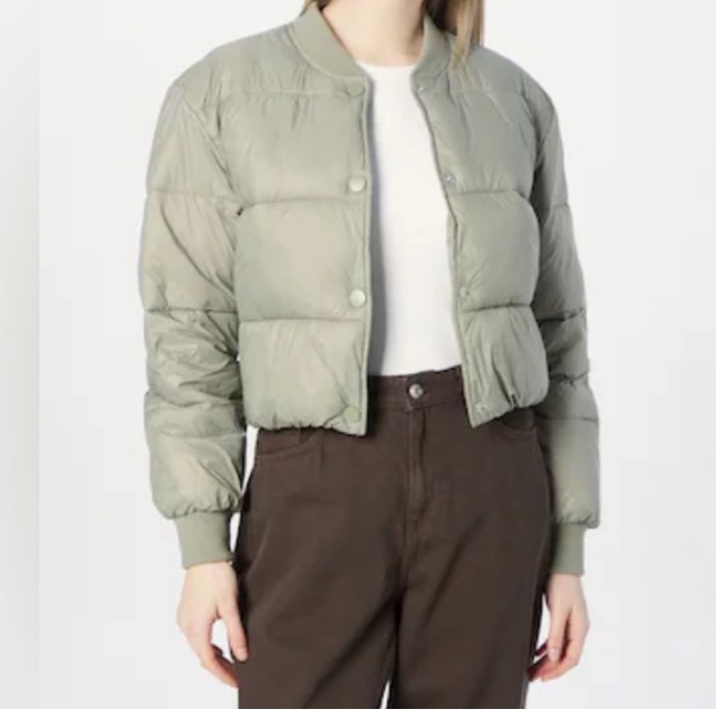 Abercrombie And Fitch Between Season In Light Green Size Medium Nwt $140